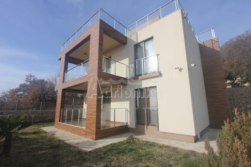 House in Dobra Voda, Bar Municipality