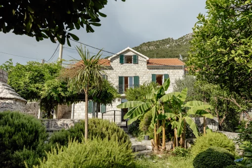 Commercial property in Lepetane, Tivat Municipality