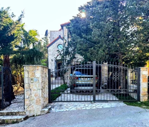 House in Sutomore, Bar Municipality