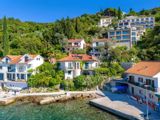 Commercial property in Lustica Peninsula