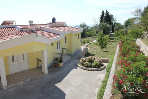 House in Dobra Voda, Bar Municipality