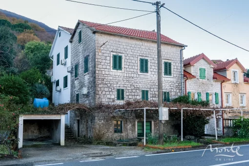 House in Kostanjica, Kotor Municipality