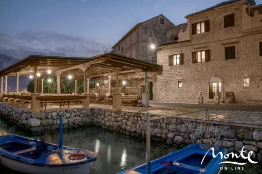 Two renovated villas with a restaurant, on the first line, Prcanj, Montenegro