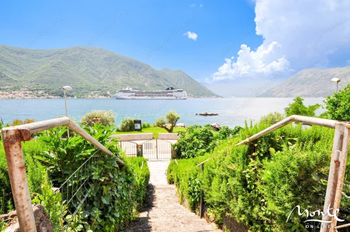 A unique plot of land with a building permit, Dobrota, Montenegro