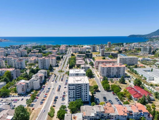 Apartment in Makedonsko naselje, Bar Municipality