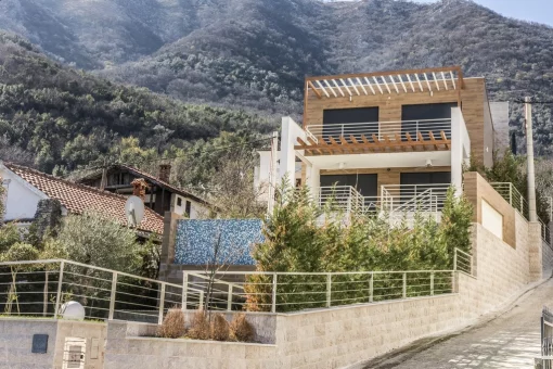 House in Stoliv, Kotor Municipality