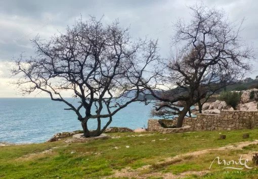 Инвестиционный участок на берегу моря под строительство, Bar, Montenegro