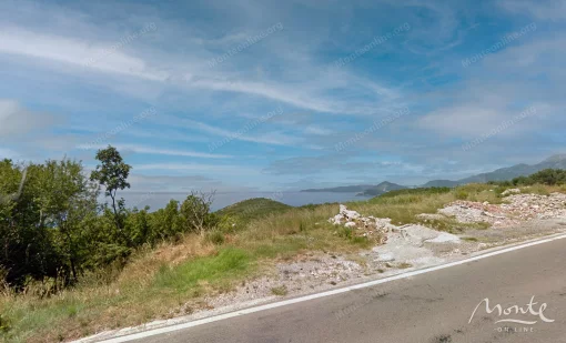 Урбанизированный земельный участок с видом на море в, Rijeka Rezevici,...