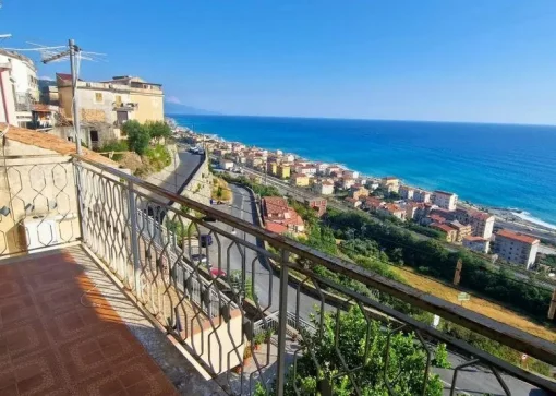 Duplex apartment with sea view