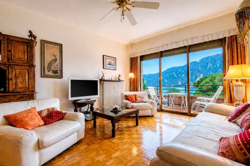 Apartment with lake view in Campione